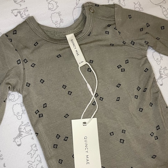 Quincy Mae Other - Quincy Mae short sleeve bodysuit